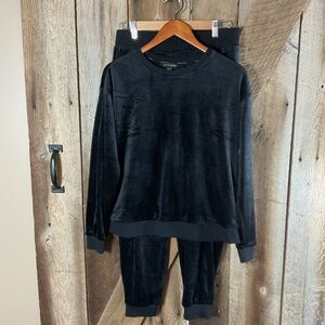 Banana Republic Women's Super Soft Velour Sweatshirt & Jogger Set (Black, M)